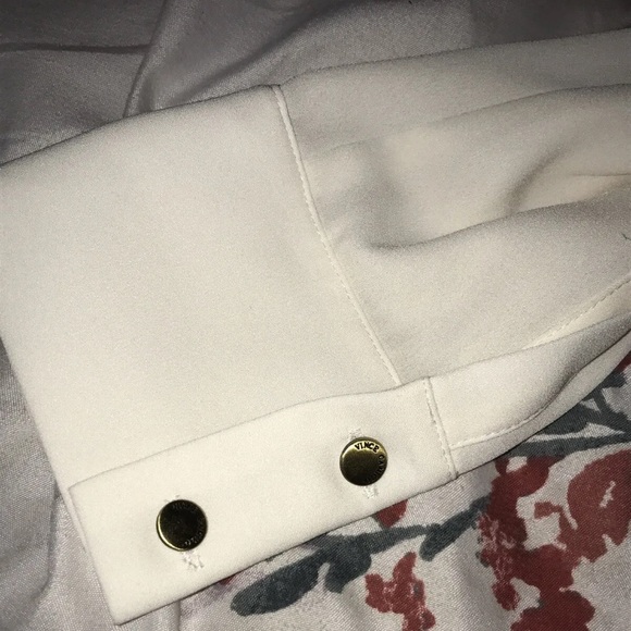 Vince Camuto Blouse Size Medium - Picture 7 of 8